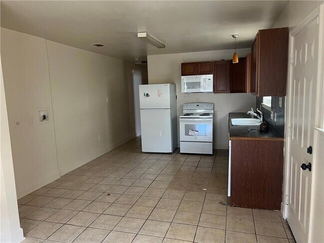 Foto del edificio - 3525 Jackson Blvd