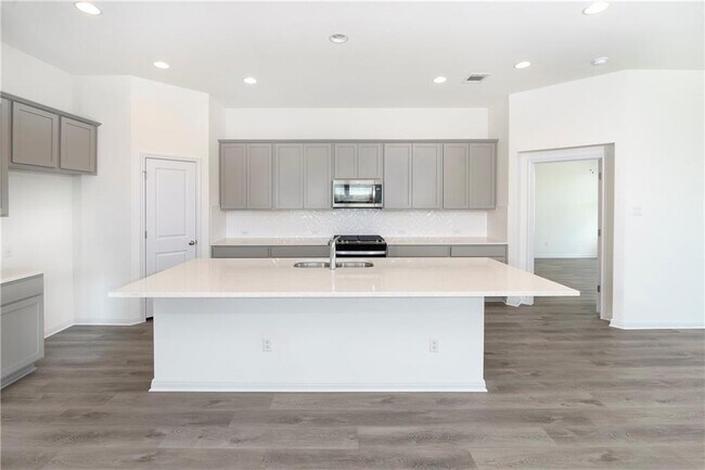 Building Photo - 220 Tanda Ln