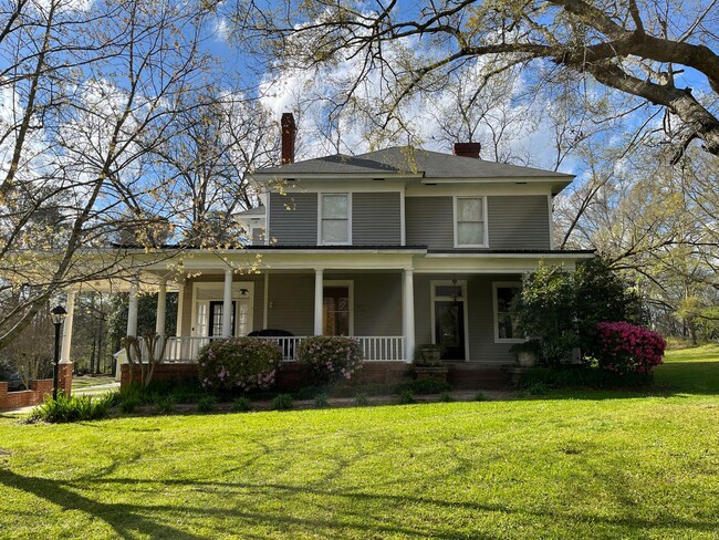 Building Photo - Sprawling Southern Home in Historic Concor...