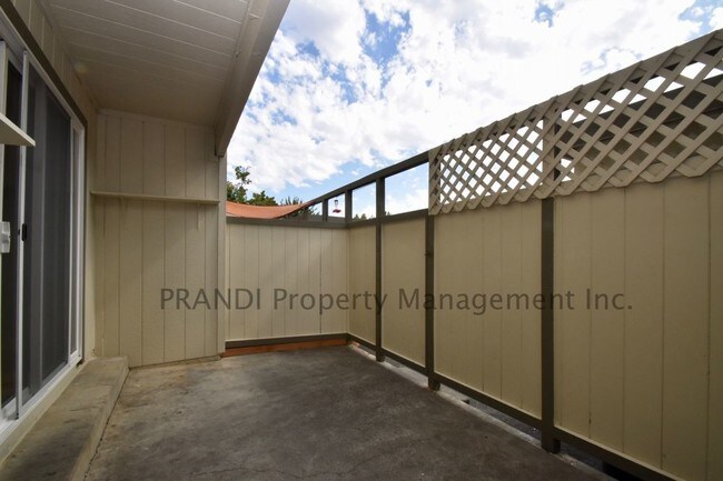 Building Photo - 13 Oliva Dr