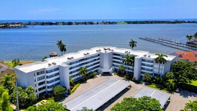 Building Photo - 8200 Lakeshore Dr