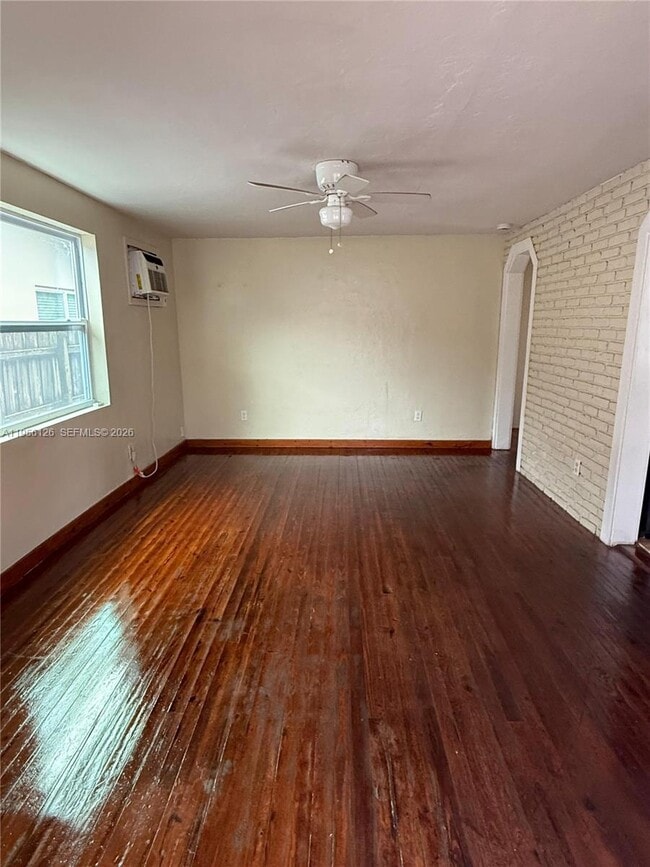 Building Photo - 1062 NE 38th St