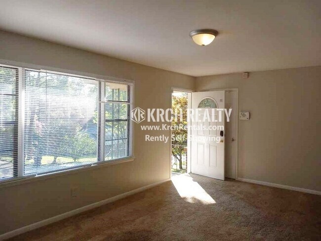Building Photo - Beautiful 3-Bed 1-Bath Home w/ Large Kitch...