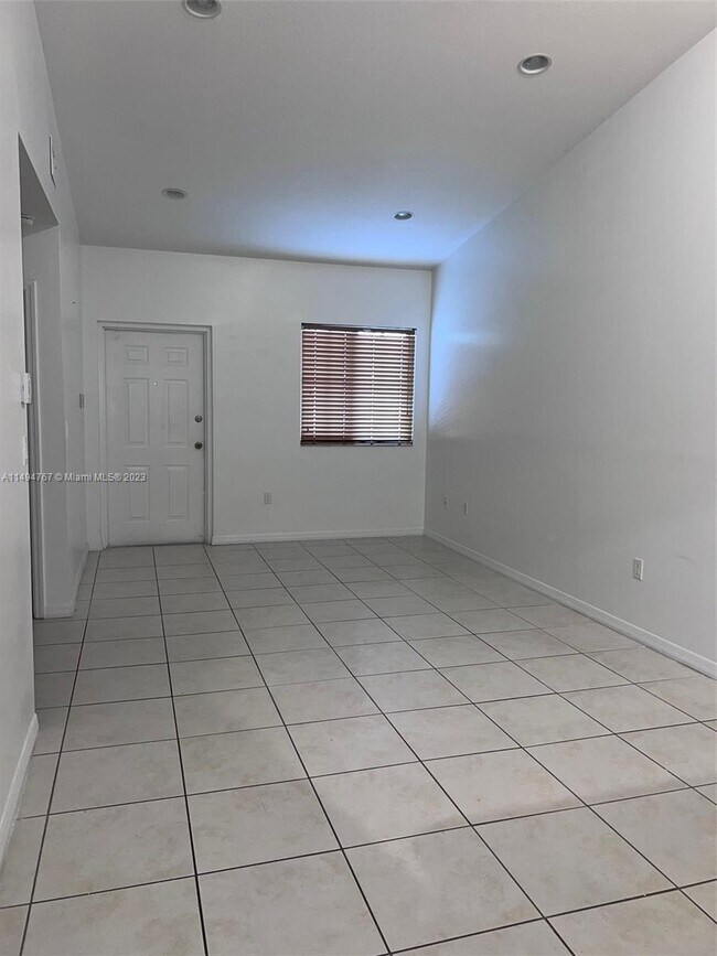 Foto del edificio - 2921 SE 13th Rd