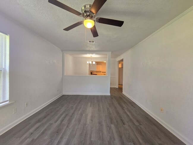 Building Photo - 3 bedroom 2 bath home in Tecumseh!