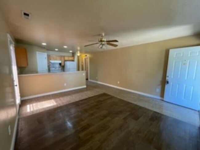 Foto del edificio - 3 Bed 2 Bath Duplex In Nampa: Available Now