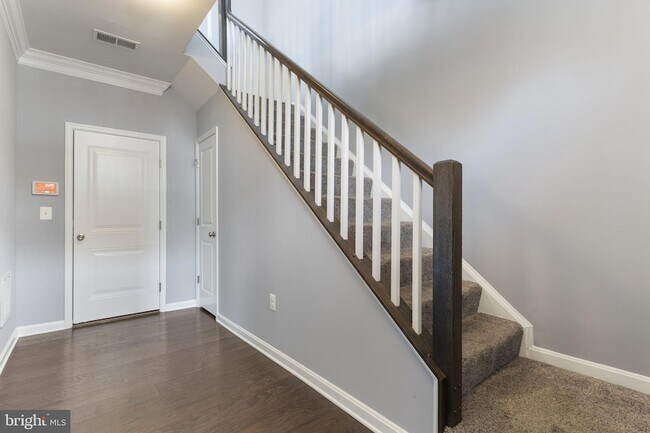 Building Photo - 37 Mustang Dr