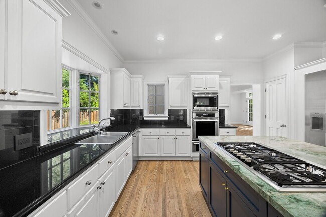 Foto del edificio - For Rent: Well-Appointed Atherton Home For...