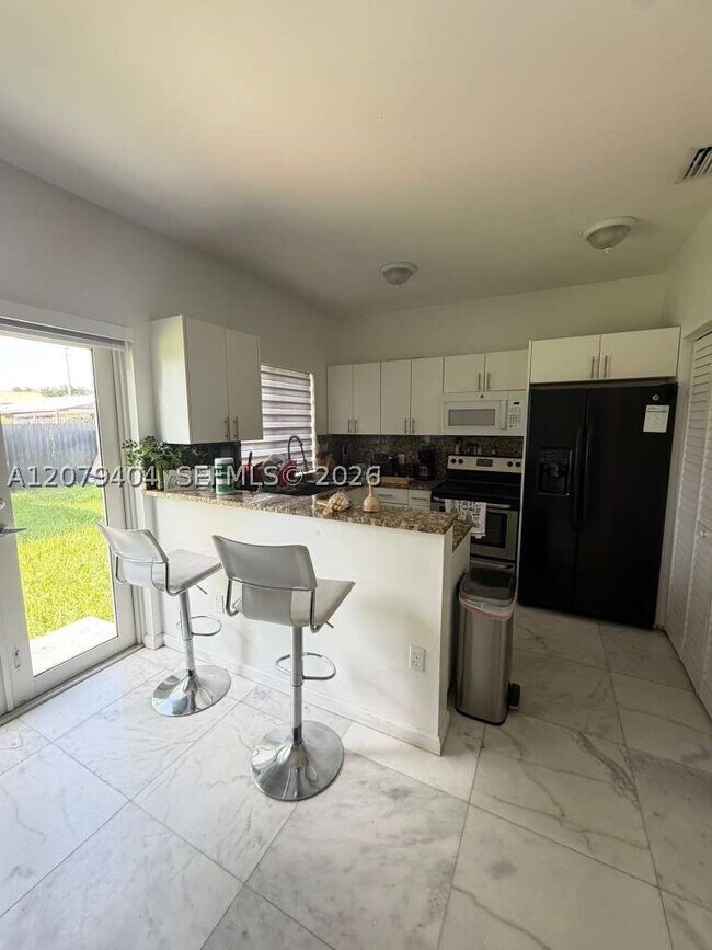 Foto del edificio - 8880 SW 25th St