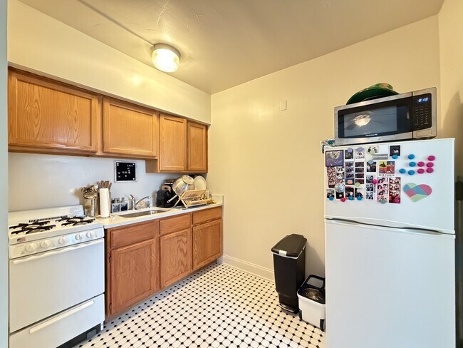 Building Photo - 4509 N Ashland Ave