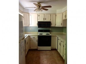 Building Photo - 3 Bedroom townhome