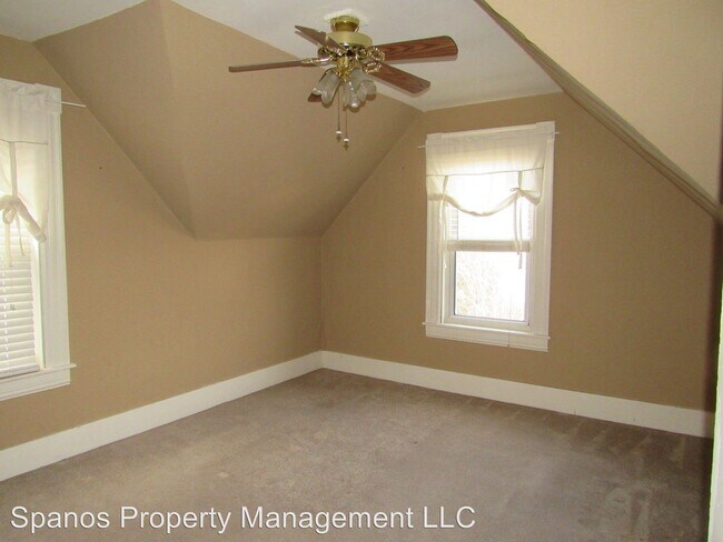Building Photo - 2 br, 1 bath House - 4 Elm St. 2nd Floor