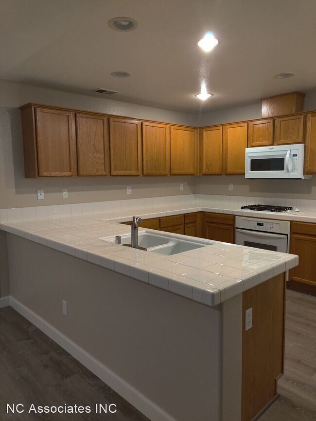 Building Photo - 4 br, 3 bath House - 250 Whimbrel Cir