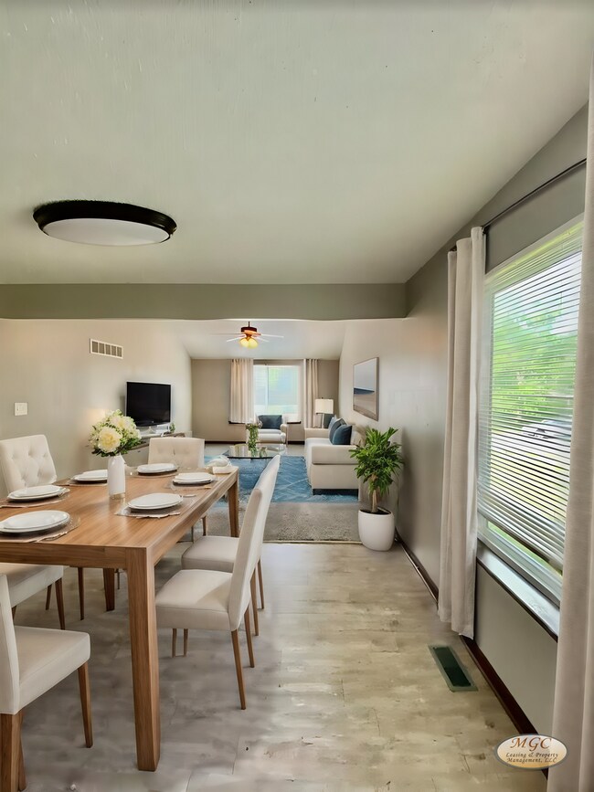 Foto del edificio - 321-323 NW Gibson Rd
