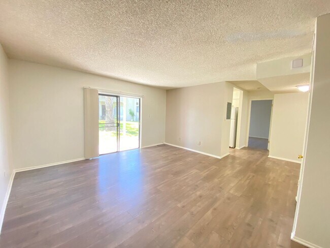 Foto del edificio - Affordable ground floor 1B/1B condo in des...