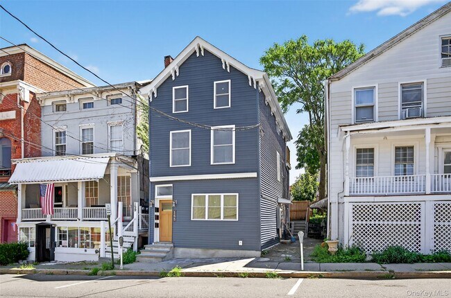 Foto del edificio - 165 W Main St