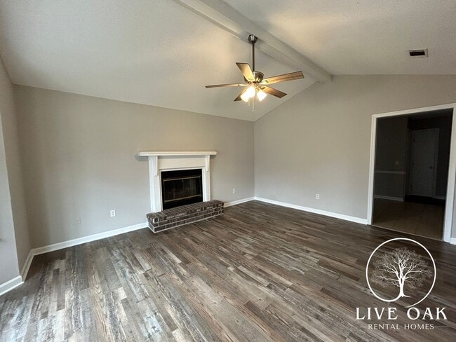 Foto del edificio - 904 Willowbrook Dr