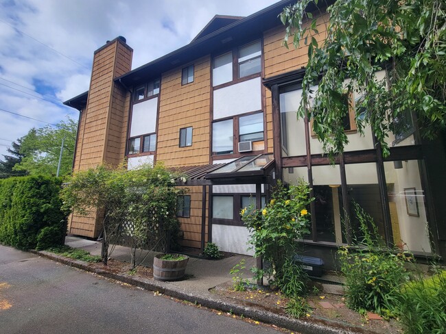 Foto del edificio - 5530 E Green Lake Way N