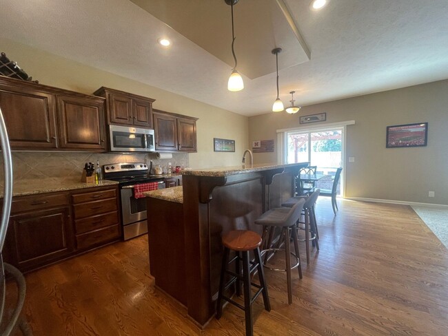 Building Photo - Ranch in Shadow Lake Papillion