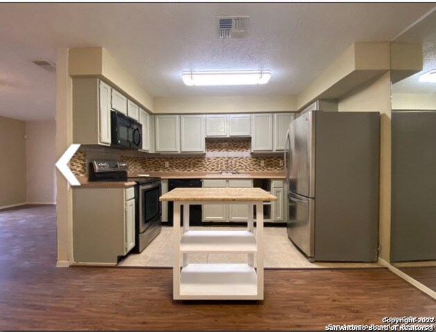 Foto del edificio - 4119 Castlewood