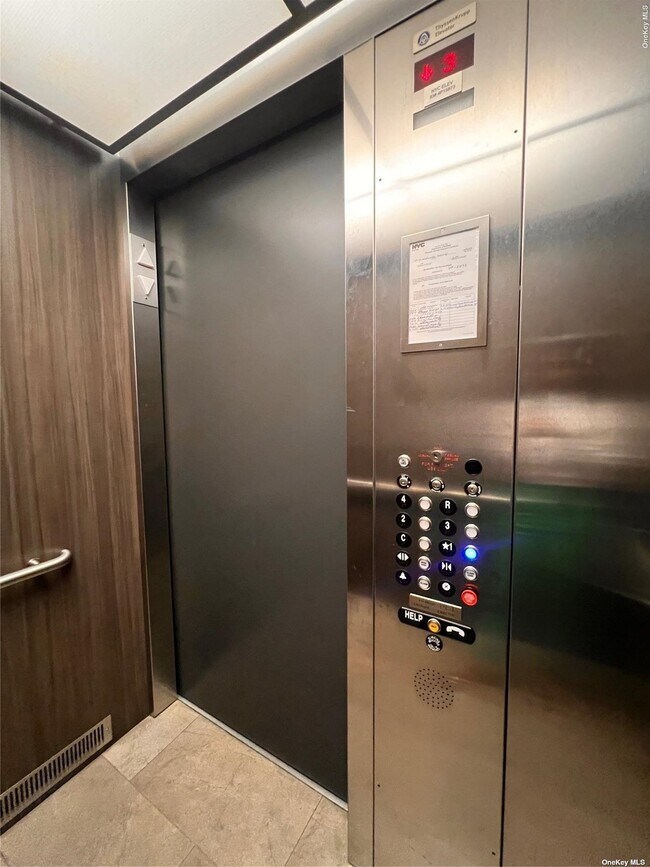 Foto del edificio - 13546 Grand Central Pkwy