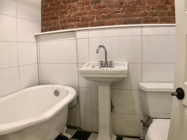 Foto del edificio - 1436 Sterling Pl