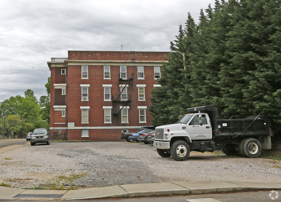 Building Photo - Monday Apartments