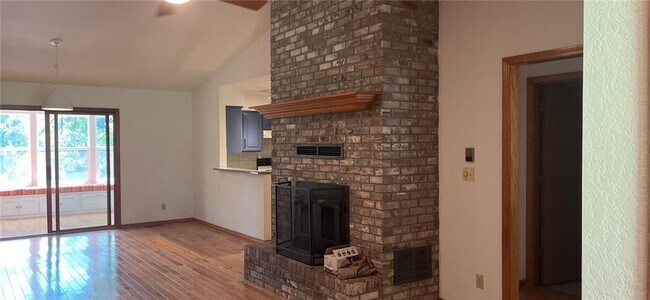 Building Photo - 14 Castleford Dr