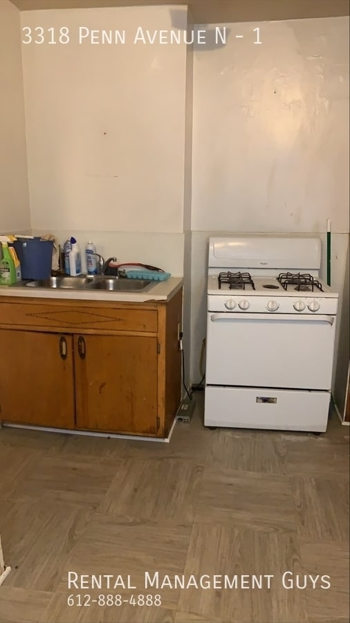 Building Photo - Safe and Secure Large One Bedroom + Office...