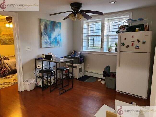 Building Photo - Spacious, Moderm 5bd/2ba Near Northeastern! 2 living rooms!