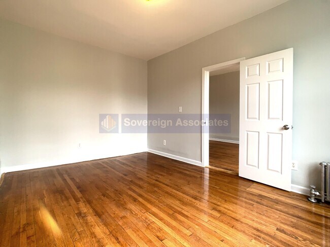 Building Photo - 184 Nagle Avenue