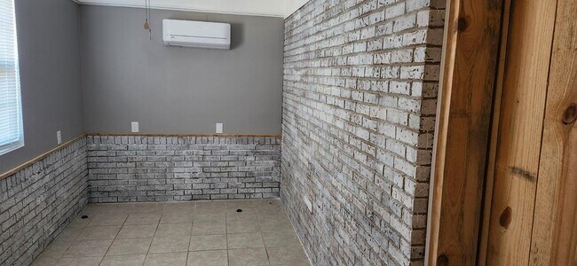 Foto del edificio - 104 Rogers Ct