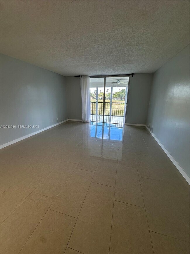 Foto del edificio - 7561 NW 1st St