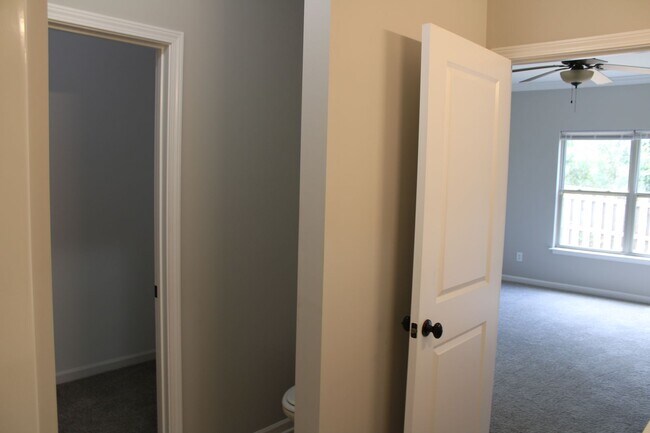 Foto del edificio - 2 bed, 2 bath townhome in Calera