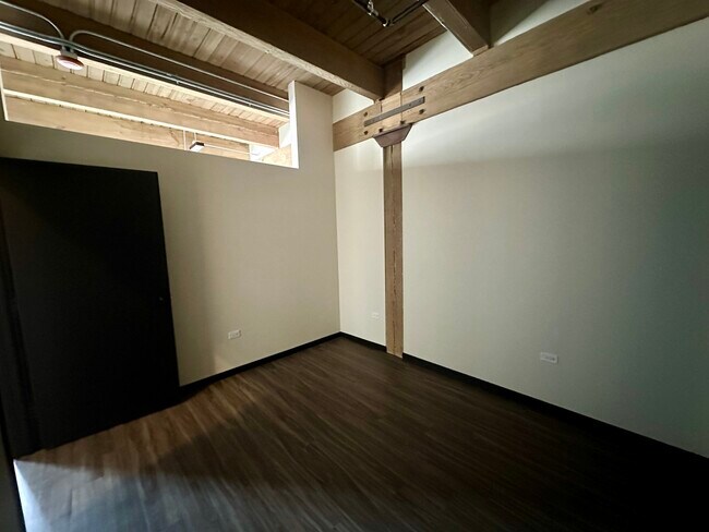 Foto del edificio - 2032 N Clybourn Ave