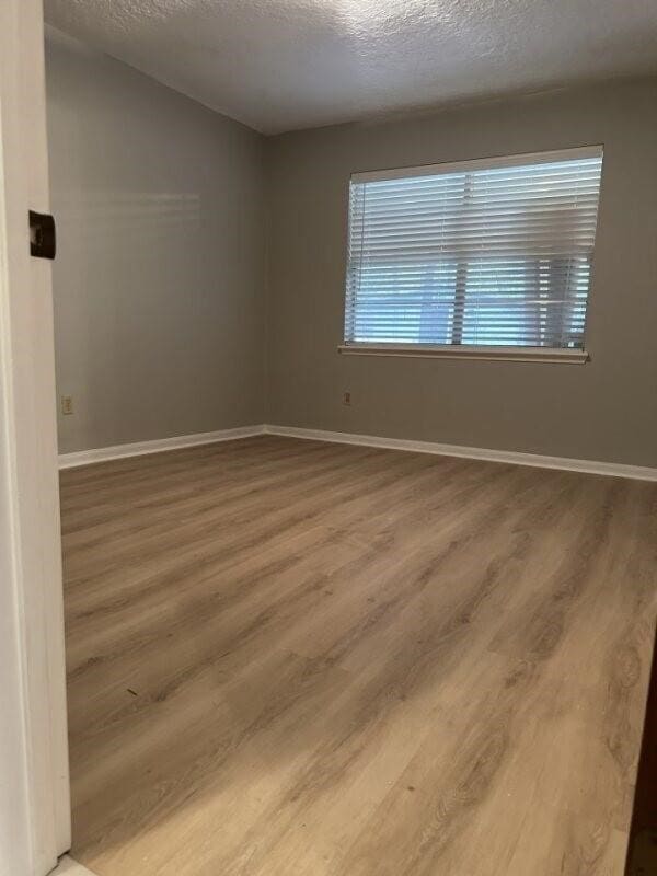 Building Photo - 803 Golf Ct