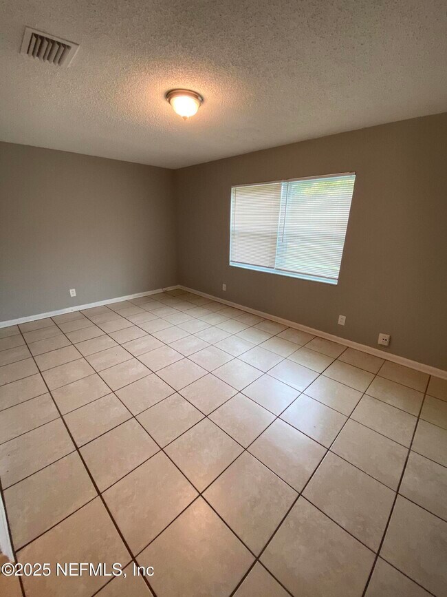 Building Photo - 9443 Sibbald Rd