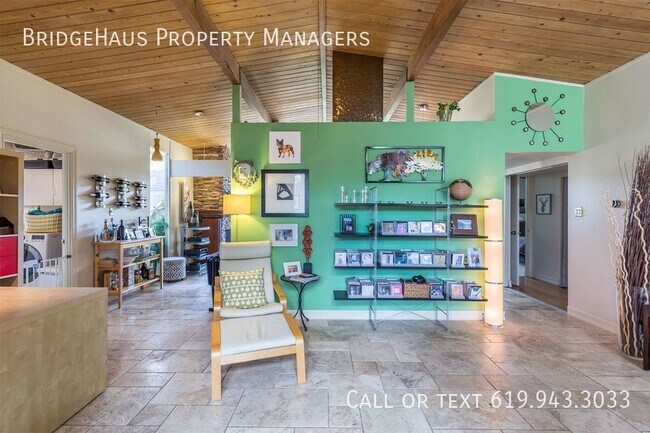 Foto del edificio - Don't miss out on this amazing 3BR/2BA Lom...