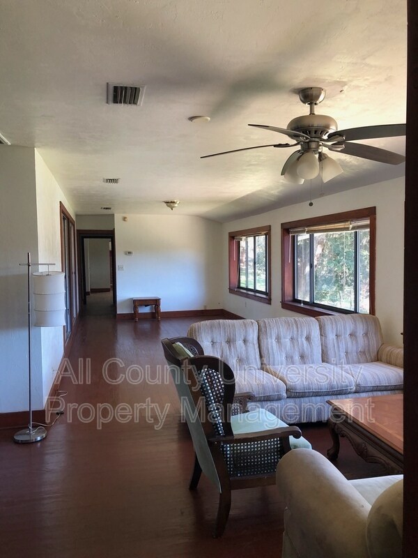 Foto del edificio - 23707 SE Hawthorne Rd