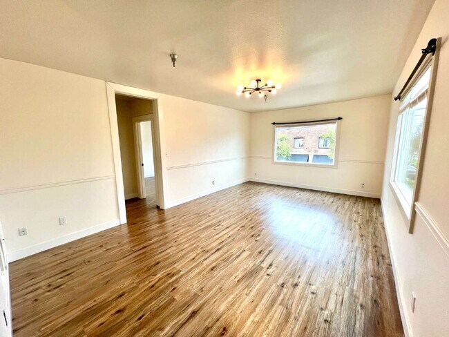 Foto del edificio - 2 Bedroom Apartment in the Heart of Tacoma