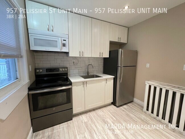 Photo du bâtiment - BEAUTIFULLY RENOVATED 3BEDROOM/2BATH MAIN UNIT+ HYDRO