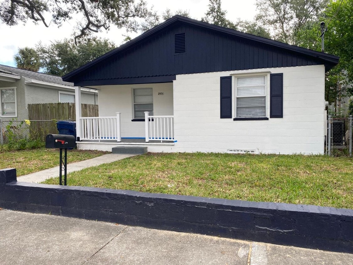Fully Renovated 3-Bedroom Concrete Block H... - Fully Renovated 3-Bedroom Concrete Block H...