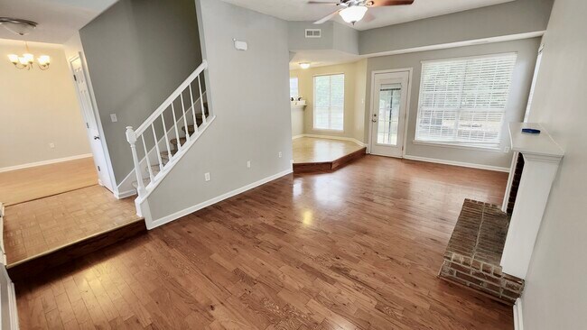 Main level - 102 Glouster Cir