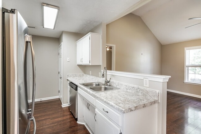 Building Photo - 615 Zellwood Dr