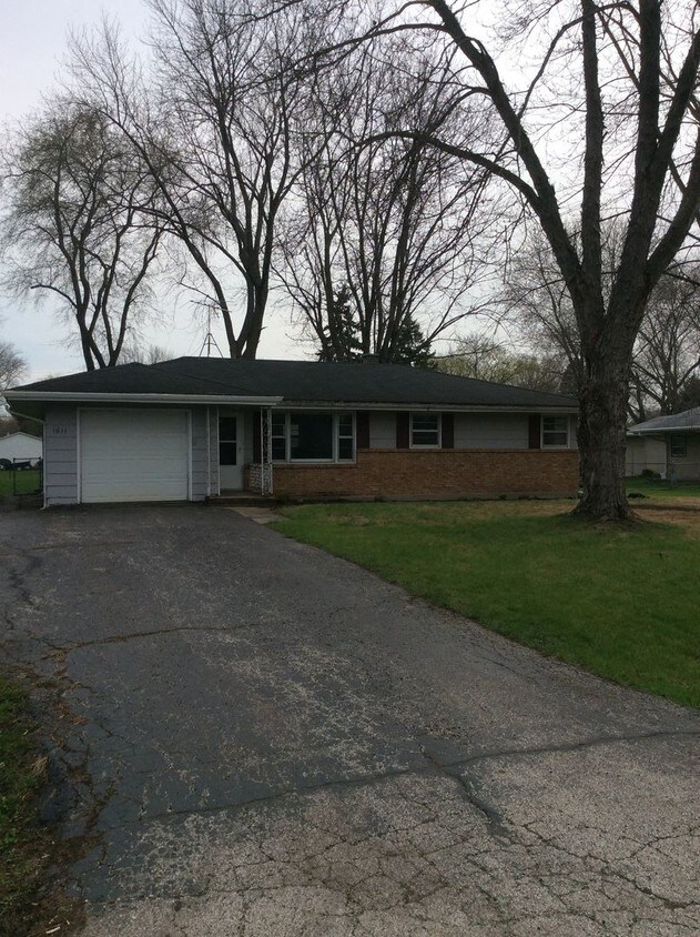 Primary Photo - 1611 Hackberry Ln