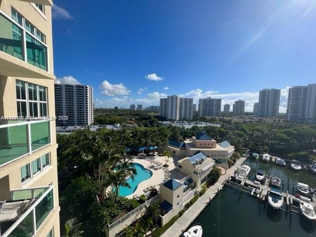 Foto del edificio - 3340 NE 190th St