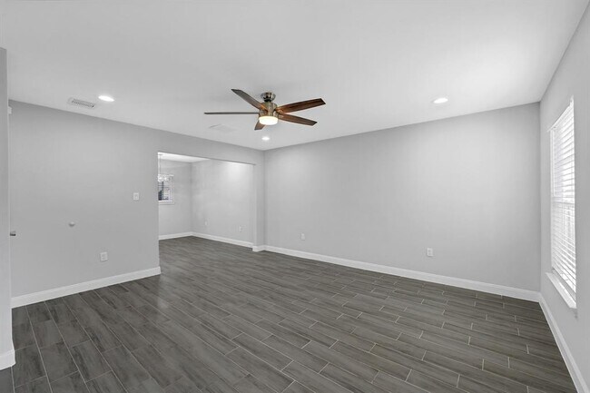 Building Photo - 6501 Osprey Dr