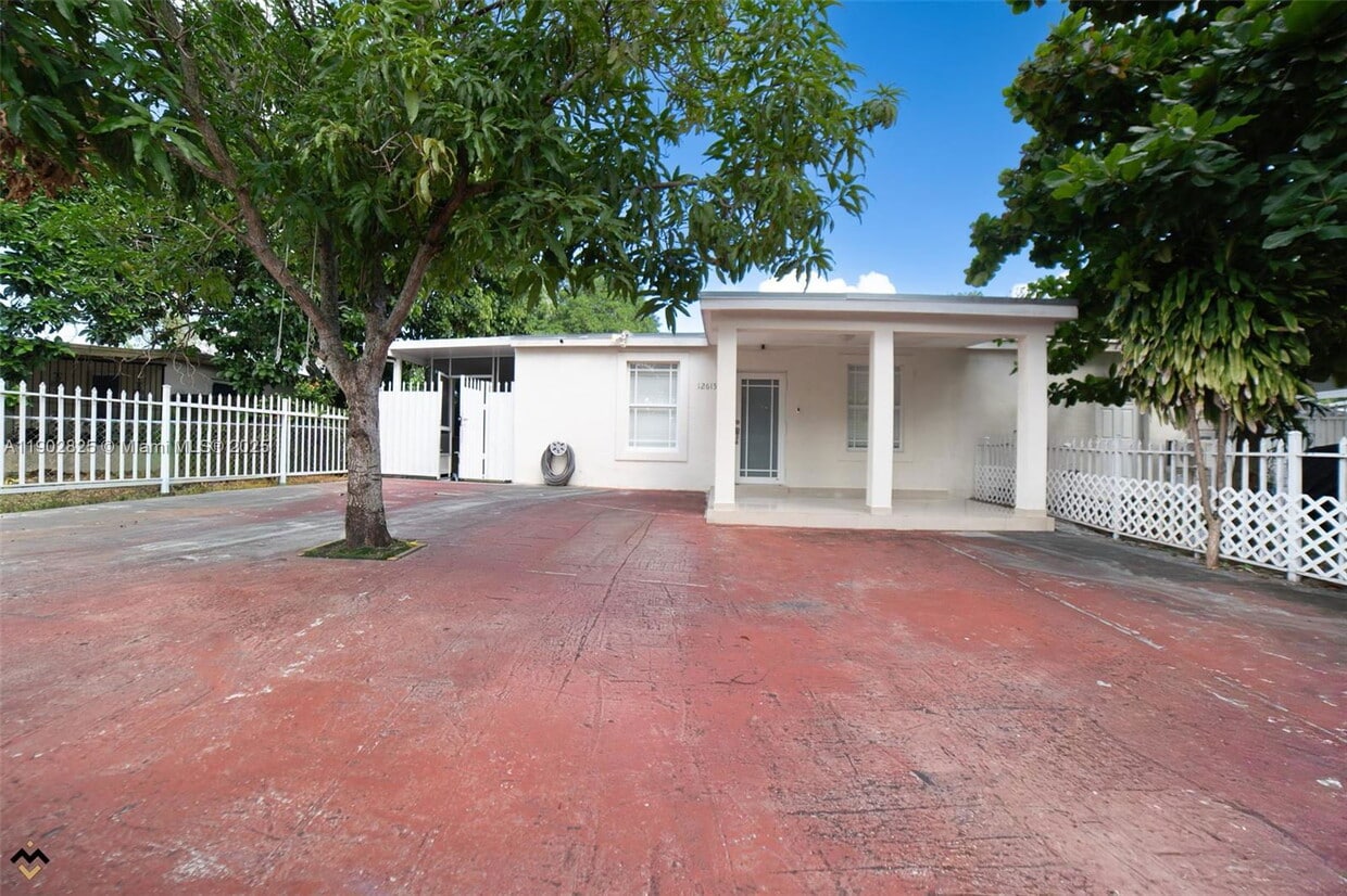 Primary Photo - 12615 E Randall Park Dr