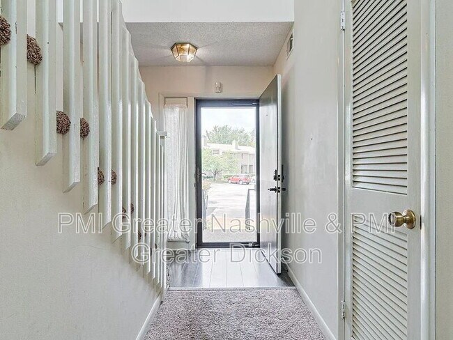 Foto del edificio - 717 Barlin Ct