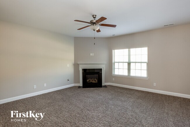 Building Photo - 843 Accent Ave SE